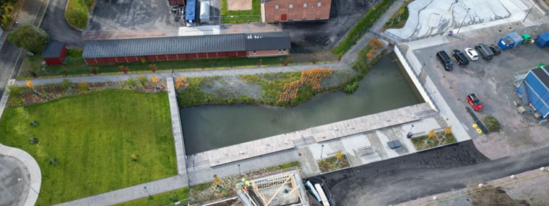 Parken består av tre delar, från vänster: gröna parkrummet, dagvattendammen och aktivitetsplatsen. Foto: Uppsala kommun