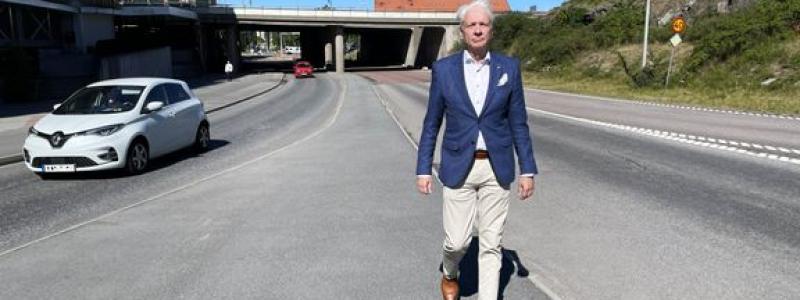 Robert Nibelius, ordförande i tekniska nämnden i Danderyds kommun vid Mörbyleden. Danderyds kommun