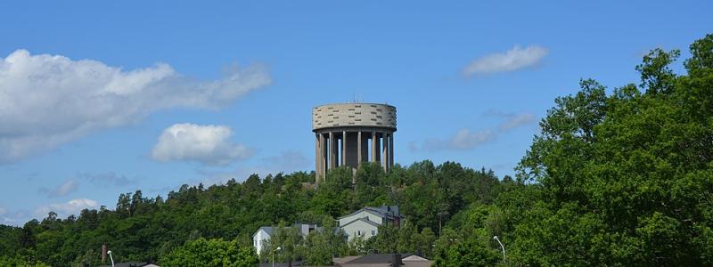 Vattentornet i Sätra, Stockholm. Foto: Wikimedia Commons/https://commons.wikimedia.org/wiki/File:Vattentornet_i_S%C3%A4tra.jpg?uselang=fr