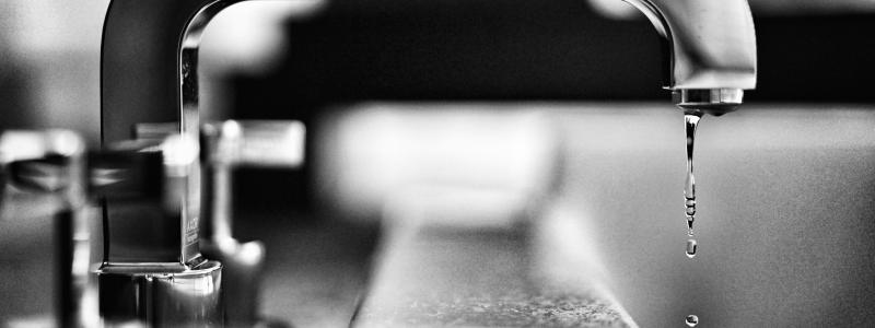 VA-taxan i Varberg höjs med 20 procent och i Falkenberg med 10 procent.  Foto: pan xiaozhen/unsplash