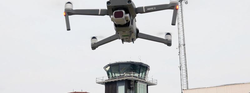 En drönare som lyfter från Örnsköldsvik Airport. Foto: SLICE.
