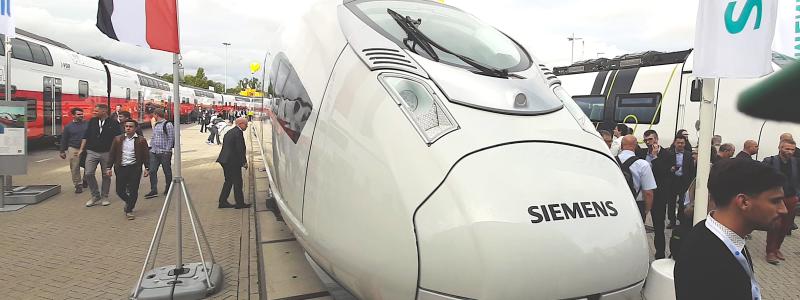 Höghastighetståget Velaro Egypt med åtta vagnar är 200 meter långt och erbjuder 481 sittplatser, fördelade på business- och standardklass, samt två platser för rullstolar. Foto: Markku Björkman