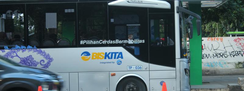 Bussoperatören BIS KITA är en del av ett elbussprogram i Indonesien. Foto: Andres Suhendrawan/Unsplash