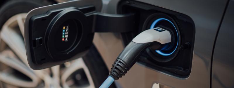 Sverige stärker utbyggnaden av ladd- och vätgasstationer med nya satsningar Foto: chuttersnap unsplash