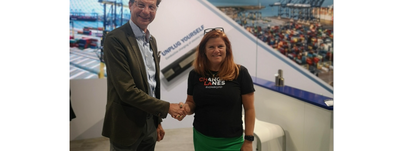 Achim Dries VD för VAHLE och Karin Ebbinghaus VD för Elonroad. Foto: Elonroad