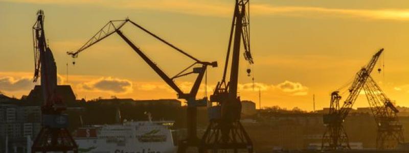 I Sverige går cirka 90 procent av utrikeshandeln via sjöfarten, vilket gör hamnarna centrala för både industrins konkurrenskraft och landets försörjningsberedskap. Foto: Transportföretagen