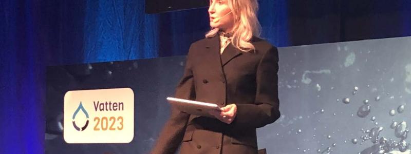 Vid en debatt på va-mässan Vatten2023 beskrev Pia Sandvik, vd för Teknikföretagen, hur problemen inom infrastrukturen kan slå mot svensk industri. FOTO: Anders Carlsson