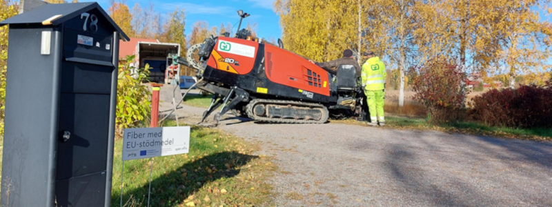 Ett sätt att ta sig förbi fysiska hinder vid fiberdragning är att borra sig under eller igenom hindret. Foto: Open Infra