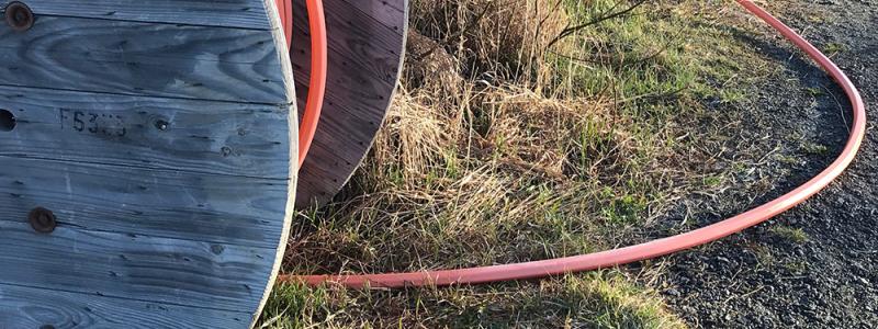 Fiberkablar i Bromölla kommun hamnade på fel platser och fel djup, därför stäms företaget som utfört grävningarna. Foto: Bromölla kommun
