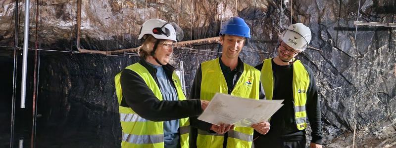 I ett av bergrummen ser vi Ulrika Sagebrand, Björn Widarsson och Henric Andersson. Foto: FVB