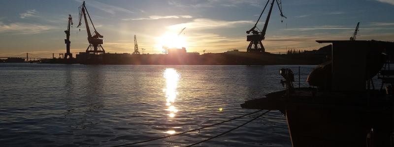 Strategiska flöden är funktioner som håller samhället igång i kris och krig, som vatten, livsmedel, hamnar och infrastruktur. I Västra Götaland är fokus att säkra dessa flöden. Foto: Västgöten/Wikimedia Commons/https://commons.wikimedia.org/wiki/File:G%C3%B6teborgs_hamn_01.jpg