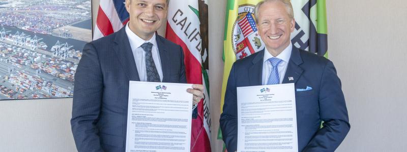 Göteborgs Hamn AB:s VD Elvir Dzanic och Los Angeles VD Gene Seroka lovade att de två hamnarna kommer inleda ett intensifierat samarbete i en mängd frågor. Foto: Port of Los Angeles.