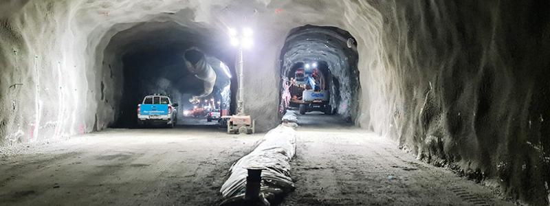 Sprängningsarbetet är färdigt och spåren på Gröna linjen mot Hässelby kan nu läggas tillbaka i den högra tunneln. I framtiden kommer tågen mot Arenastaden att ta av åt vänster på denna plats. Station Odenplan ligger strax bakom fotografen. Foto.: Region Stockholm