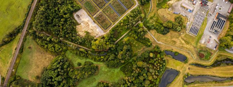 Flygfoto över reningsverket i Hässleholm. I bildens vänstra del kommer en ny och större yta anläggas. Foto: Hässleholm Miljö AB