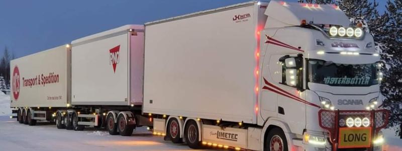 Den nya regeln innebär att dubbeltrailers i stort sett kommer att kunna använda hela det danska motorvägsnätet, med undantag för några få områden där anpassningar skulle bli alltför kostsamma. Foto: Company HCS A/S Transport & Spedition