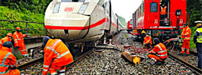 De 185 passagerarna evakuerades oskadda av räddningstjänsten, Röda Korset, statspolisen och federala polisen. Foto: Amt für Medien und Kommunikation Schwäbisch Gmünd.