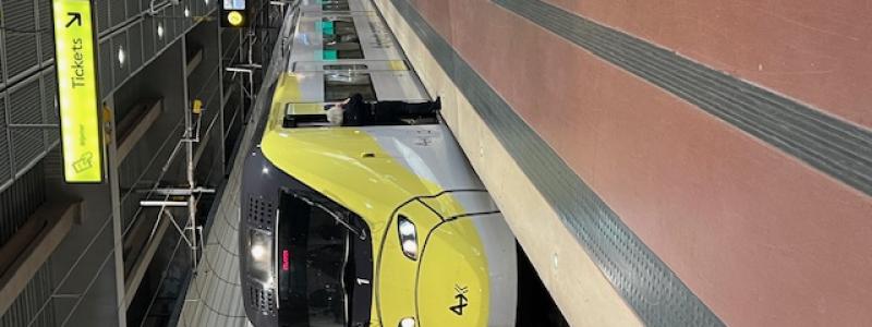 Arlandabanan är ett exempel på privatfinansierad infrastruktur. Det privata företaget A-Train byggde banan och driver tågförbindelsen mellan Stockholm C och Arlanda medan staten via bolaget Arlandabanan Infrastructure äger banan. Arkivbild