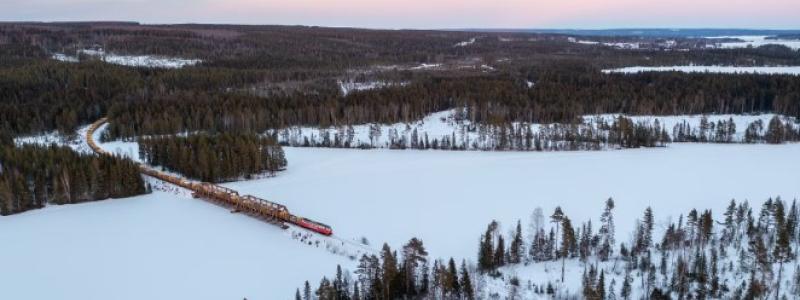 Tåg på bro över Långan. Foto: Inlandsbanan