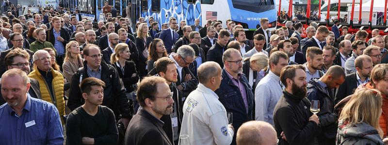 Trängsel vid Innotrans upplaga år 2022. I år kommer AI att spela en stor roll bland utställarna. Foto: Innotrans/ Messe Berlin