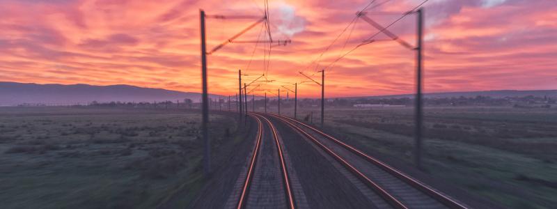 Infrastrukturen i Sverige behöver akut investeringar, och näringslivet är redo att bidra. Foto: konstantin planinski/unsplash