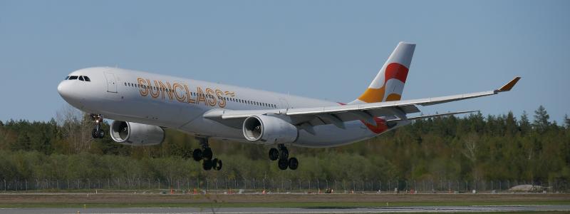 Sunclass OY-VKI landar på Arlanda. Foto: Maxholnwbrg/Wikimedia Commons/https://commons.wikimedia.org/wiki/File:OY-VKI_ARLANDA_V%C3%85R_2024.jpg