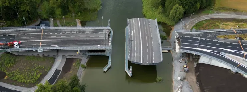 Tappströmsbron är byggd enligt då gällande kravställning och saknar därmed ett nödmanövreringssystem. Foto: Trafikverket.