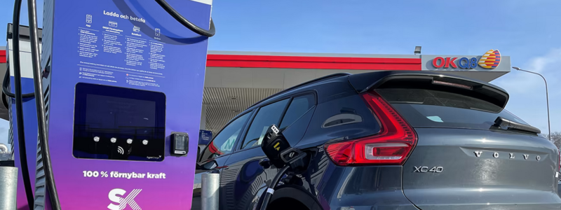 OKQ8:s plan är att etablera minst 800 laddpunkter vid 300 stationer fram till 2026. Foto: OKQ8