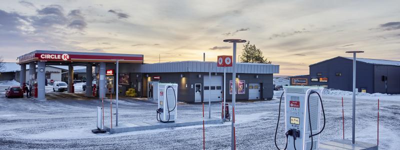 Nu är de ultrasnabba laddarna för tung trafik på Circle K:s station Kiruna Södra invigda. Foto: Circle K