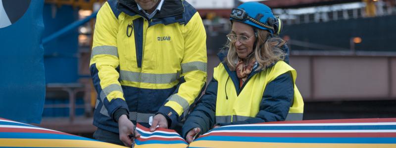 Michael Palo och Marit Waleniussen klipper banden. Foto: LKAB