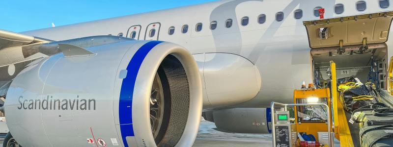 Bara ungefär en av tio respondenter väljer resans miljövänlighet som det viktigaste kriteriet och knappt hälften skulle vara beredda att betala mer för ett miljövänligt flyg. Foto: Niklas Jonasson/Unsplash