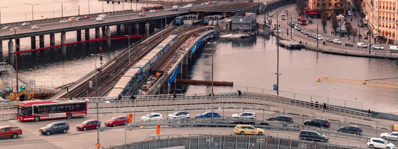 Trafikverkets inriktningsunderlag beskriver bland annat olika inriktningar utifrån regeringens direktiv, konsekvenser för infrastrukturen, förslag på fördelning av ekonomiska medel och grad av måluppfyllelse för de transportpolitiska målen. Foto: marilia bognandi unsplash