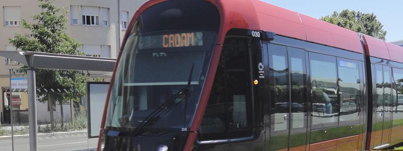 Spårvagn i Luxemburg där markbaserad laddning används i stället för luftledningar. Foto: Mersen