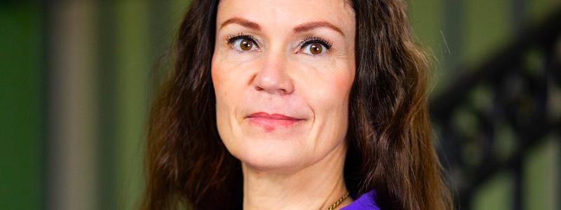 – Regeringen ska ändra fokus i fråga om trafikinvesteringarna, säger kommunikationsminister Lulu Ranne. Målet är att inte bara främja tillväxtstimulerande projekt enligt regeringsprogrammet, utan också genomföra helt nya infrastrukturprojekt. Dessa nya projekt stärker särskilt Finlands säkerhet och försörjningsberedskap samt undanröjer hinder för näringslivets investeringar. Regeringen skapar förutsättningar för en sund tillväxt.Foto: Wikipedia Common, Fotograf: Fanni Uusitalo, Regeringskansliet, valtioneuvoston kanslia