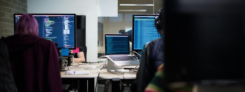 Företagets eller organisationens rykte kan skadas av att någon illvillig part skickar skadlig epost som kommer från företagets egna domän till kunderna Foto: hack capital/unsplash