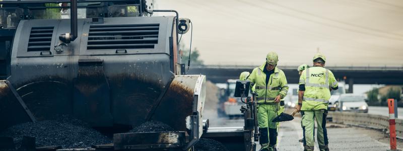 NCC lägger asfalt på E45 vid Aarhus i Danmark. Arkivfoto: Jonathan Grevsen