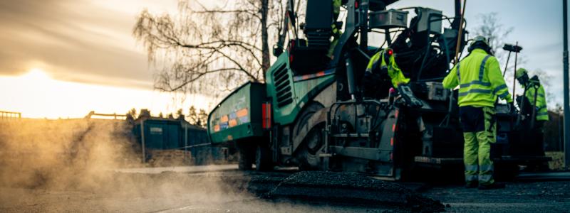 Asfaltsläggning i Vännäs. Foto: NCC