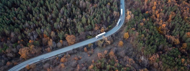Nimbnets laddstationer är utformade för att rymma de längsta tunga lastbilarna men också personbilar. Foto: Virta