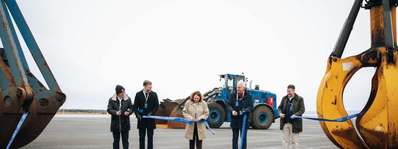 Från vänster Magnus Thorén (Stena Metal International), Stefan Pålsson (kommunstyrelsens ordförande Halmstad), Monika Przedpelska Öström (branschchef Sveriges Hamnar), Claes Lindgren (länsråd Halland) och Carl-Henrik Hägg (Vd Hallands Hamnar). Foto: Hallands Hamnar