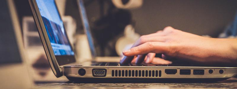 Förordningen ska skydda konsumenter och företag och säkerställa att produkter på den inre marknaden har färre sårbarheter. Den ska också ge konsumenter tillräcklig information om cybersäkerheten i de produkter de köper och använder. Foto: john schnobrich unsplash