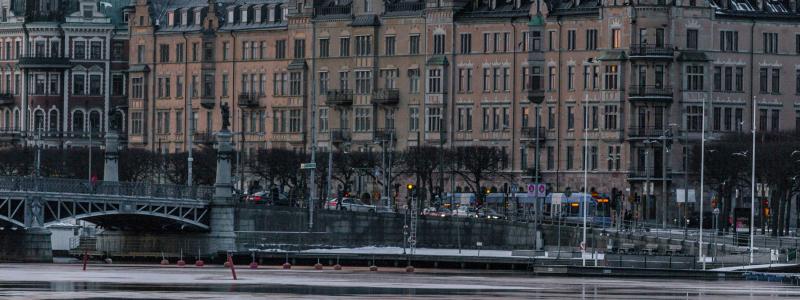 Ett av förslagen är att binda ihop Karlberg och Djurgårdsbron med en sammanhängande kajpromenad för gående och cyklister. Foto: marten bjork/Unsplash