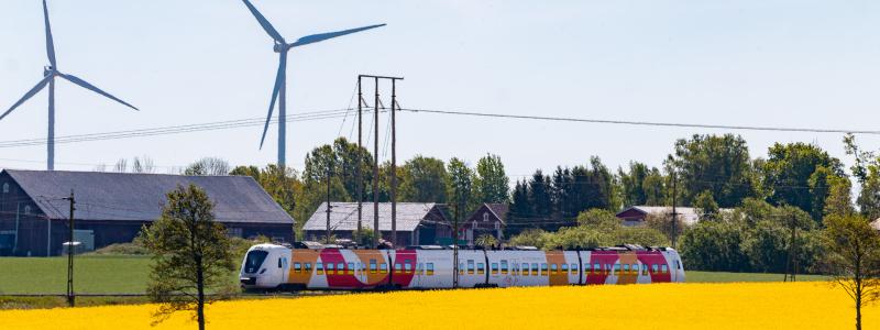 Östgötapendeln söder om Motala. Foto: Östgötatrafiken