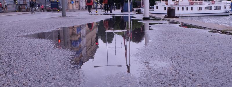 Översvämning vid Nybroviken, Stockholm. Foto: Bruce Barrow/Unsplash