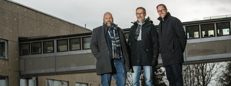 Patric Lundström, kommunalråd, Henrik Viklund, styrelseordf. Pireva samt Johan Bäcklin, vd Pireva är nöjda med beslutet om nytt vattenverk. Foto: Anders Westergren Kråkkullen produktion. Foto: Piteå kommun