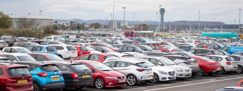Parkplats vid Edinburghs flygplats. En lämplig energikälla? Foto: Edinburgh Airport