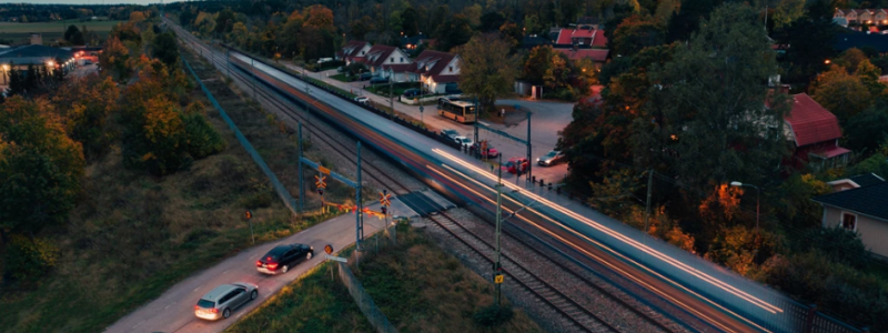 Trafikverket arbetar med att höja säkerheten vi plankorsningar. Foto: Trafikverket