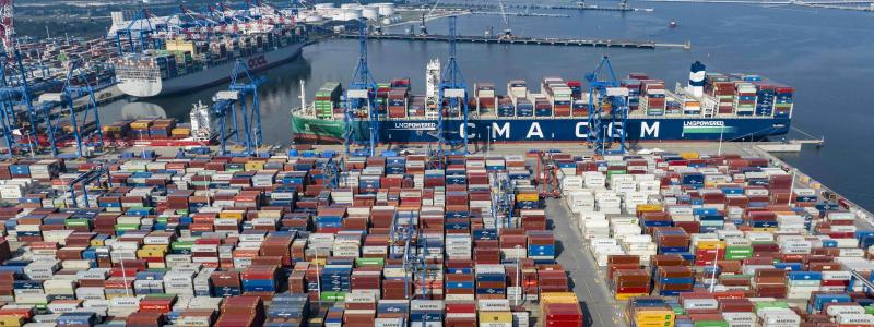 Hamnen i polska  Gdansk. Den snabba utvecklingen i polska hamnar har lett till att Notteboom föreslår att utöka den traditionella "Le Havre–Hamburg-range" till att omfatta polska hamnar, och skapa en ny "Le Havre–Gdańsk-range". Detta speglar Östersjöhamnarnas växande betydelse för den europeiska logistikmarknaden. Foto: Port of  Gdansk