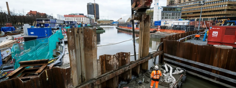 Omfattande arbeten utförs i Rosenlundskanalen . Foto: Trafikverket