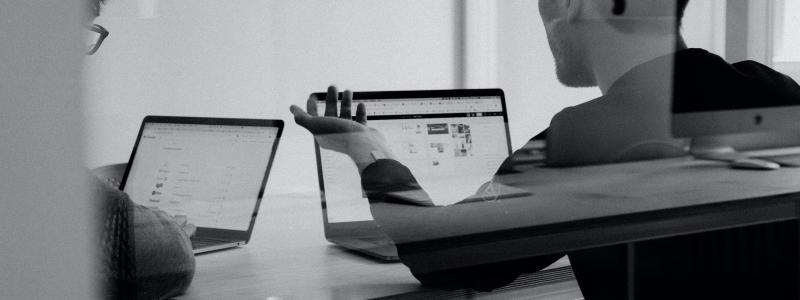 79 procent av IT-cheferna är säkra på att deras organisation inte kommer att utsättas för en nätfiskeattack, trots att majoriteten (71 procent) själva har klickat på nätfiskelänkar. Foto: charlesdeluvio/unsplash