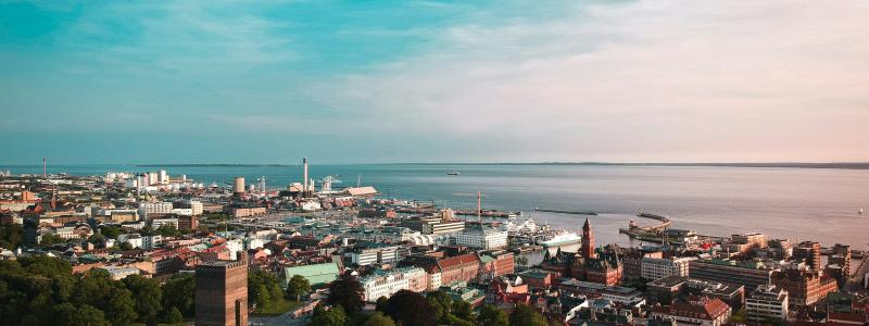Målet med projektet är att förbindelserna till och från Ängelholm och Helsingborg stärks, samtidigt som regional utveckling gynnas av förbättrad tillgänglighet. Foto: Jacob Ekelund/Unsplash