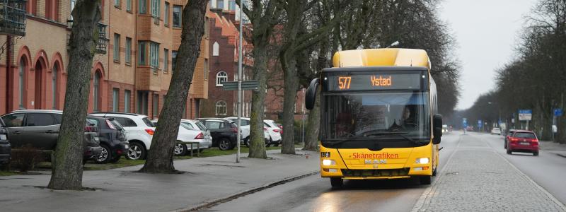 Linje 577 från Simrishamn via bland annat Borrby och Löderup får nya turer som är anpassade till skolstarterna och tågen i Ystad. Foto: Lars Dareberg, Skånetrafiken